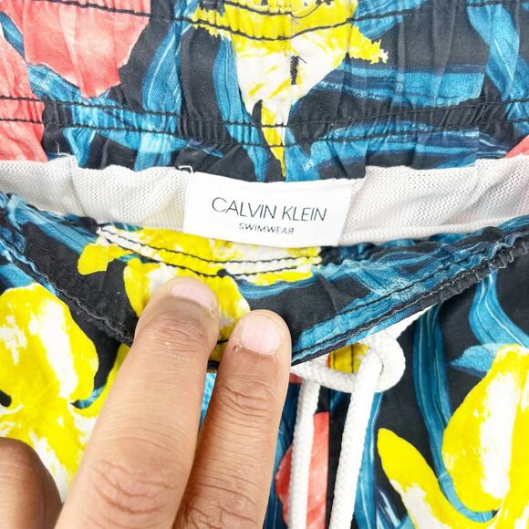 Calvin Klein Mens Tropical Hawaiian Hibiscus Print Quick Dry Swim Trunks Size L - Picture 4 of 9
